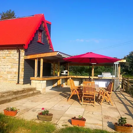 Caitriona's - Adult Only Pet Friendly - Hot Tub, Sauna, Pool - Sleeps 4 * Rossinver