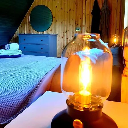 Caitriona's - Adult Only Pet Friendly - Hot Tub, Sauna, Pool - Sleeps 4