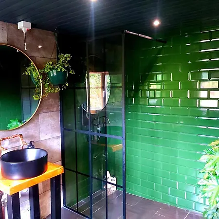 Caitriona's - Adult Only Pet Friendly - Hot Tub, Sauna, Pool - Sleeps 4 Rossinver