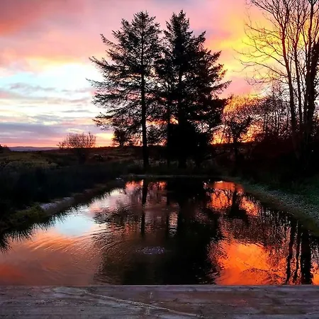 Caitriona's - Adult Only Pet Friendly - Hot Tub, Sauna, Pool - Sleeps 4 度假居 *