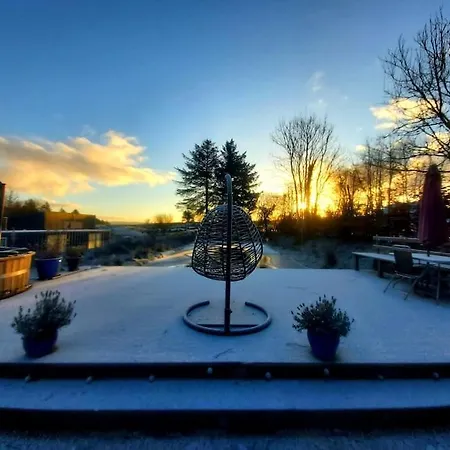 Caitriona's - Adult Only Pet Friendly - Hot Tub, Sauna, Pool - Sleeps 4 Rossinver