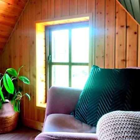 Caitriona's - Adult Only Pet Friendly - Hot Tub, Sauna, Pool - Sleeps 4 Rossinver