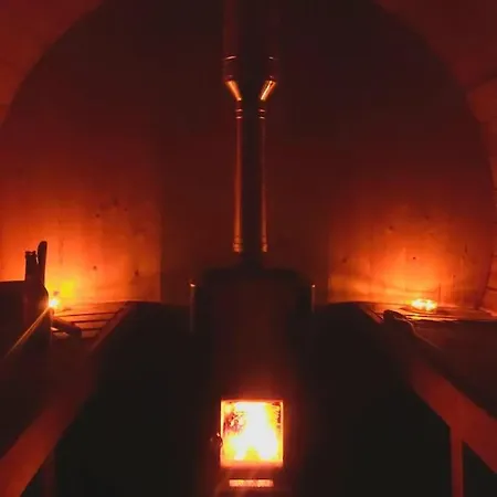 Caitriona's - Adult Only Pet Friendly - Hot Tub, Sauna, Pool - Sleeps 4 Ferienhaus