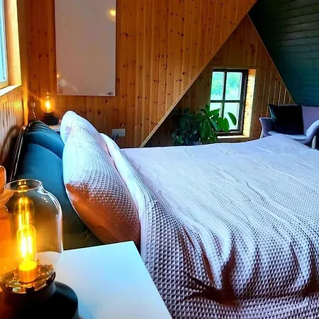 Caitriona's - Adult Only Pet Friendly - Hot Tub, Sauna, Pool - Sleeps 4 度假居 Rossinver