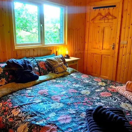 Ferienhaus Caitriona's - Adult Only Pet Friendly - Hot Tub, Sauna, Pool - Sleeps 4 Rossinver