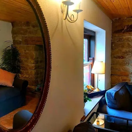 Caitriona's - Adult Only Pet Friendly - Hot Tub, Sauna, Pool - Sleeps 4 Ferienhaus *