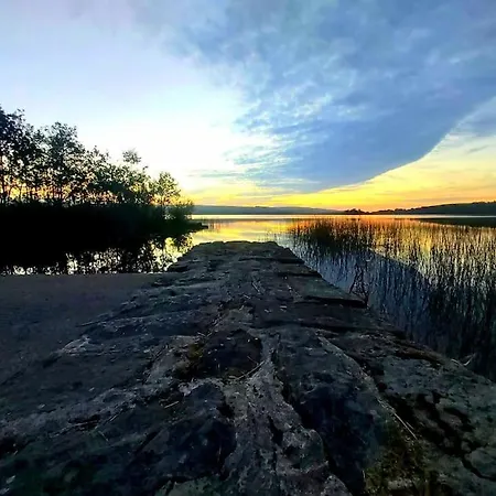 Caitriona's - Adult Only Pet Friendly - Hot Tub, Sauna, Pool - Sleeps 4 Rossinver