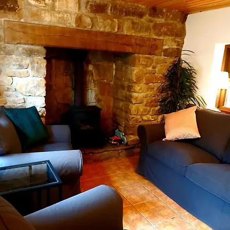 Caitriona's - Adult Only Pet Friendly - Hot Tub, Sauna, Pool - Sleeps 4 * Rossinver