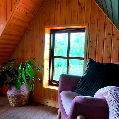 Caitriona's - Adult Only Pet Friendly - Hot Tub, Sauna, Pool - Sleeps 4 Ferienhaus