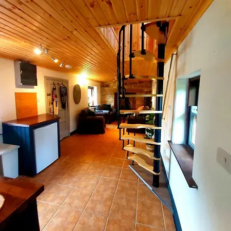 Caitriona's - Adult Only Pet Friendly - Hot Tub, Sauna, Pool - Sleeps 4