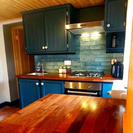 Caitriona's - Adult Only Pet Friendly - Hot Tub, Sauna, Pool - Sleeps 4 度假居 *