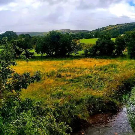 Caitriona's - Adult Only Pet Friendly - Hot Tub, Sauna, Pool - Sleeps 4 Rossinver