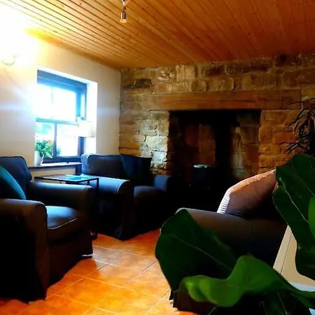 Caitriona's - Adult Only Pet Friendly - Hot Tub, Sauna, Pool - Sleeps 4 *