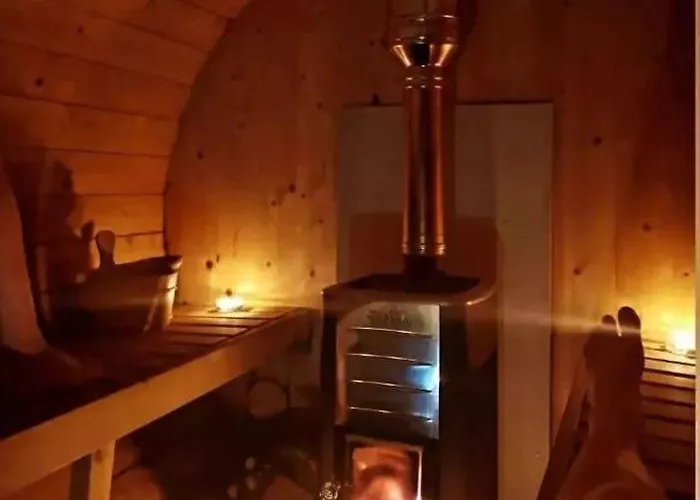 Caitriona's - Adult Only Pet Friendly - Hot Tub, Sauna, Pool - Sleeps 4 * Rossinver