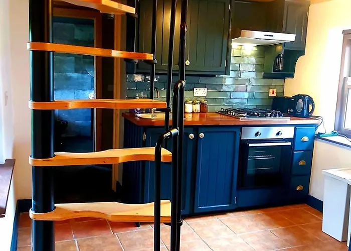 Caitriona's - Adult Only Pet Friendly - Hot Tub, Sauna, Pool - Sleeps 4 Rossinver