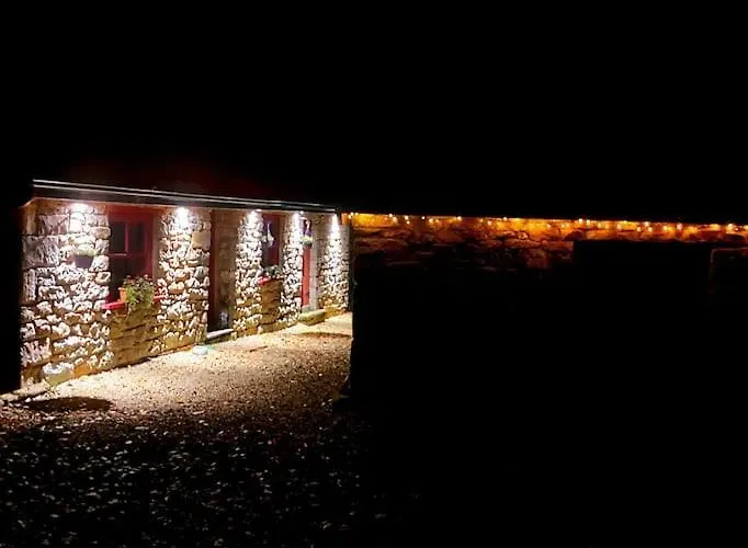 Tatil Evi Caitriona's - Adult Only Pet Friendly - Hot Tub, Sauna, Pool - Sleeps 4 Rossinver