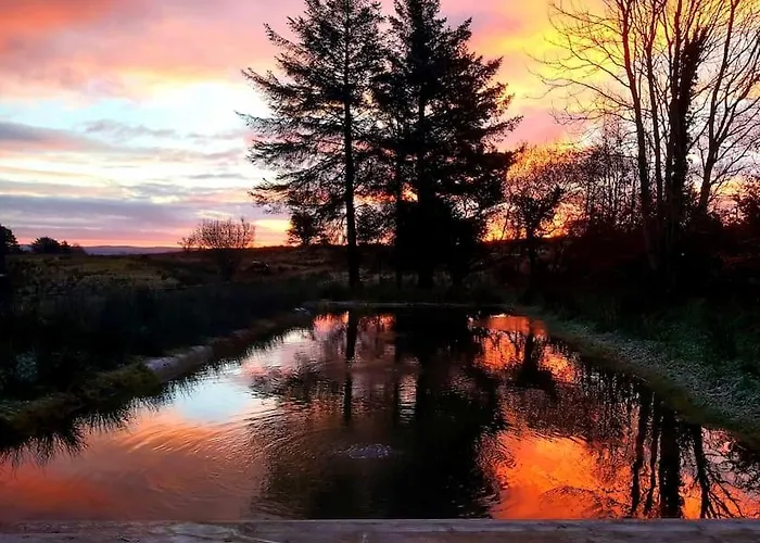 Caitriona's - Adult Only Pet Friendly - Hot Tub, Sauna, Pool - Sleeps 4 Tatil Evi *