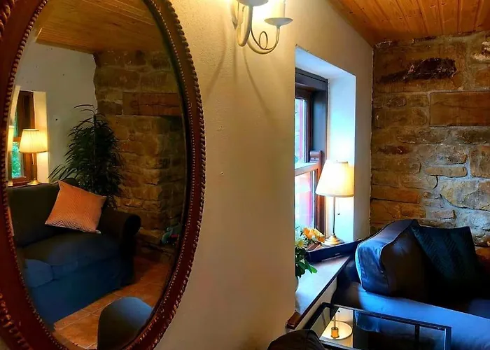 Caitriona's - Adult Only Pet Friendly - Hot Tub, Sauna, Pool - Sleeps 4 Tatil Evi *