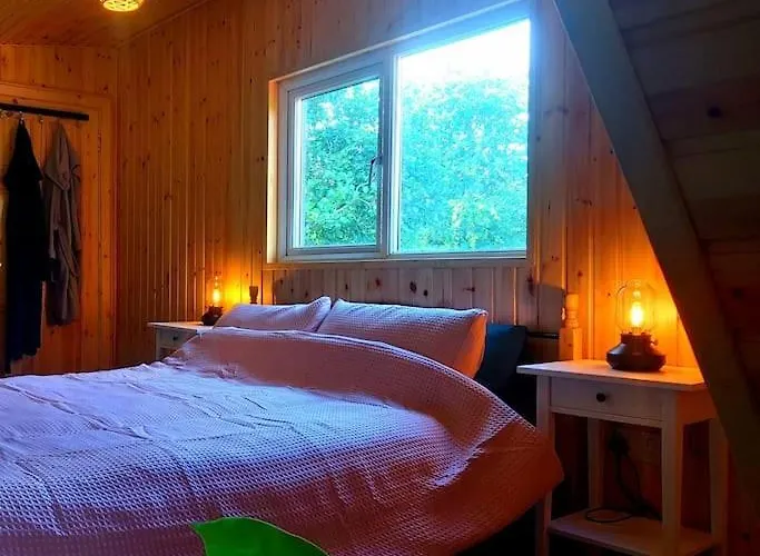 Tatil Evi Caitriona's - Adult Only Pet Friendly - Hot Tub, Sauna, Pool - Sleeps 4