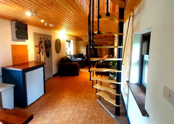 Caitriona's - Adult Only Pet Friendly - Hot Tub, Sauna, Pool - Sleeps 4