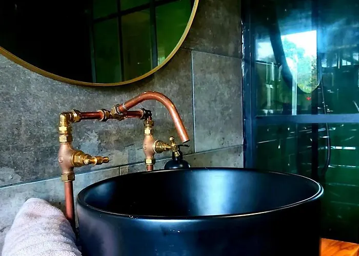 Caitriona's - Adult Only Pet Friendly - Hot Tub, Sauna, Pool - Sleeps 4 Tatil Evi