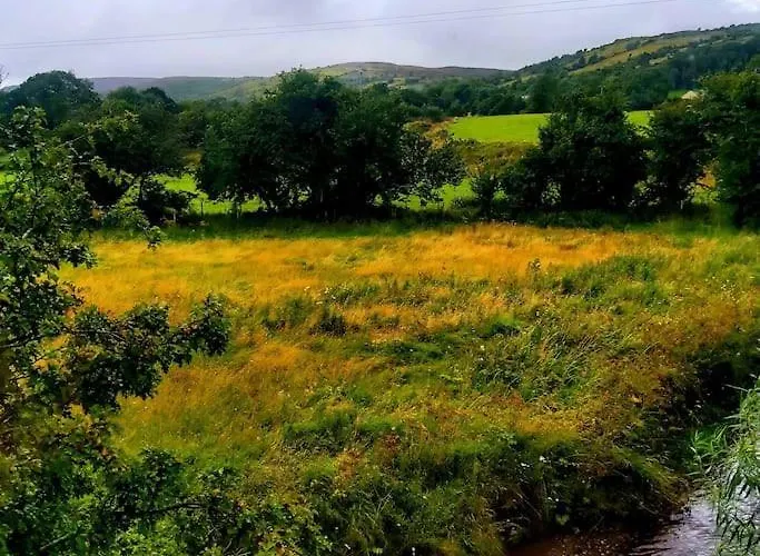 Caitriona's - Adult Only Pet Friendly - Hot Tub, Sauna, Pool - Sleeps 4 Rossinver